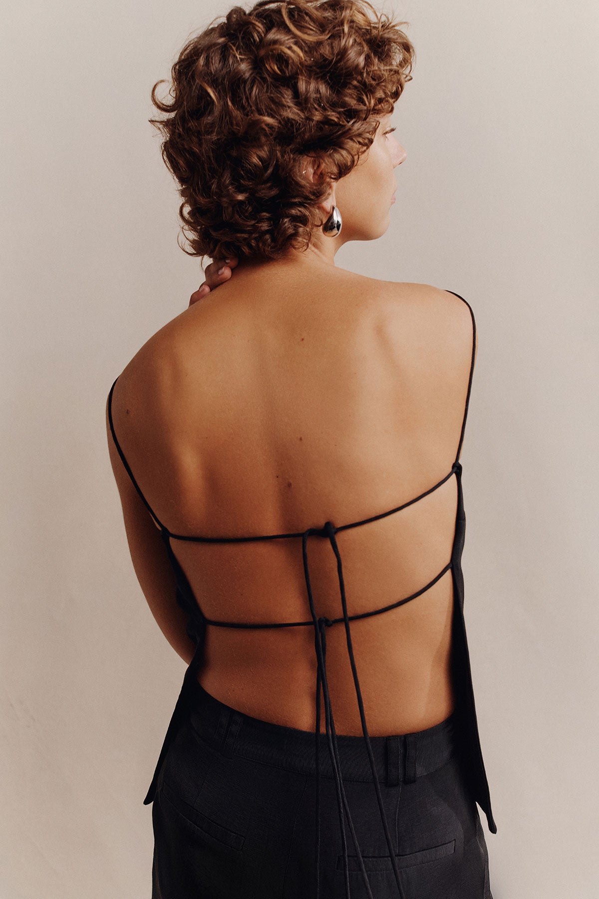 VENTO OPEN TIE BACK TOP - BLACK_C